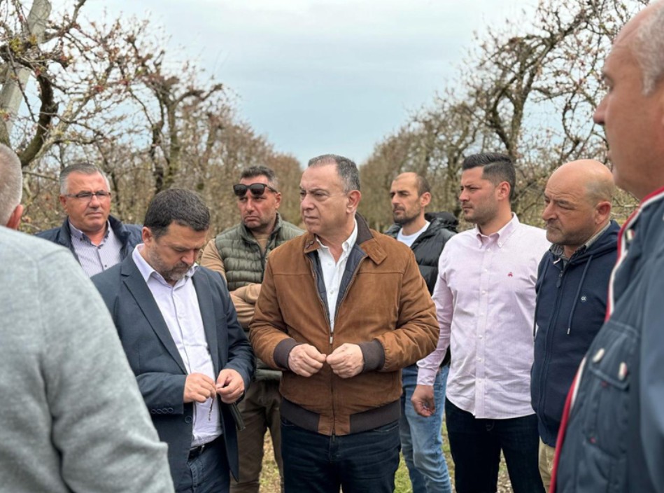 O Υφ Χ. Κέλλας στην Λάρισα για τον Παγετό. Είδε τα προβλήματα – Υποσχέθηκε Γεωπόνους στον ΕΛΓΑ